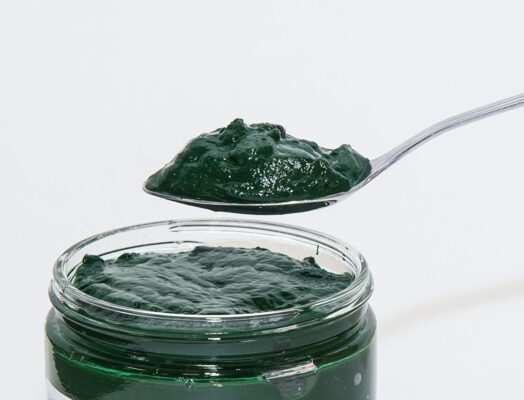 Nên chọn tảo xoắn spirulina tươi đóng gói nhỏ gọn để dễ dùng và không mất chất dinh dưỡng